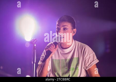 Napoli, Italia. 22 marzo 2022. Emma Marrone si esibisce dal vivo durante il concerto italiano "souvenir INDA Club" al Duel Club di Napoli. (Foto di Francesco Cigliano/SOPA Images/Sipa USA) credito: SIPA USA/Alamy Live News Foto Stock