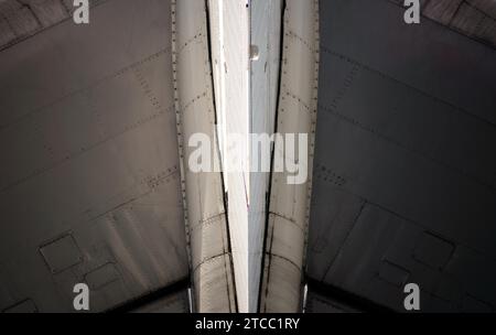 Frammento tecnico di fondo dell'aviazione di un aereo da vicino Foto Stock