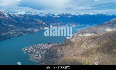Vista della penisola di Dervio sul Lago di Como Foto Stock