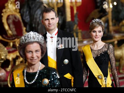 06/09/2014. Palazzo reale. Madrid. Spagna. Cena di gala in onore del presidente del Messico Enrique Peña Nieto e di sua moglie Angelica Rivara. I principi delle Asturie Don Felipe e Doña Letizia e i re Don Juan Carlos e Doña Sofia presiedono la cena. Foto: Di San Bernardo. archdc. Crediti: Album / Archivo ABC / Eduardo San Bernardo Foto Stock