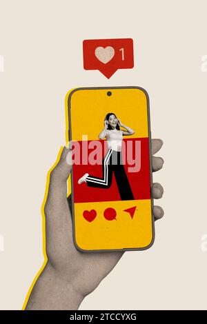 Collage di foto in stile rivista verticale dello smartphone Hold Watch instagram feed girl blogger dance Photo video sui social media isolati Foto Stock