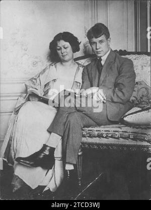 12/31/1922. Isadora Duncan con suo marito, il poeta russo Sergei Yesenin, diciassette anni più giovane di lei. Crediti: Album / Archivo ABC / Vidal Foto Stock