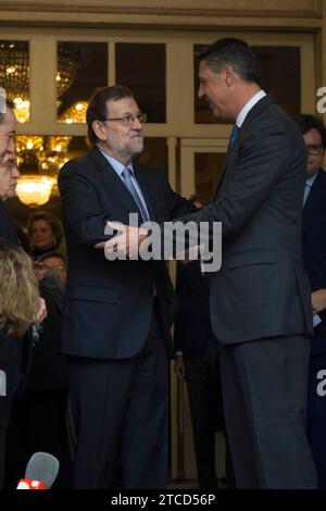 Madrid, 24/10/2016. Mariano Rajoy presenta Xavier García Albiol al forum New Economy. Foto: Isabel Permuy ARCHDC. Crediti: Album / Archivo ABC / Isabel B Permuy Foto Stock