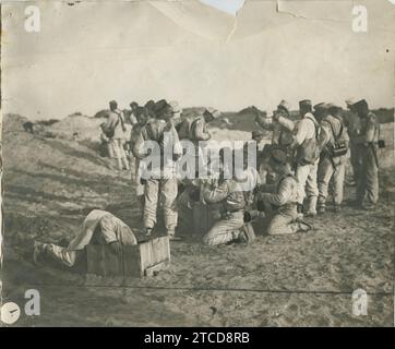 Guerra marocchina. Campagna Melilla, 1909. Costruzione da parte di ingegneri di pozzi provvisori per avere acqua immediatamente. Crediti: Album / Archivo ABC Foto Stock