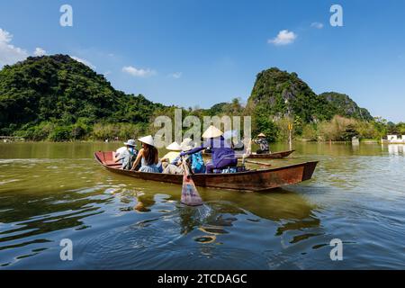 Dal fiume alla Pagoda dei profumi in Vietnam Foto Stock