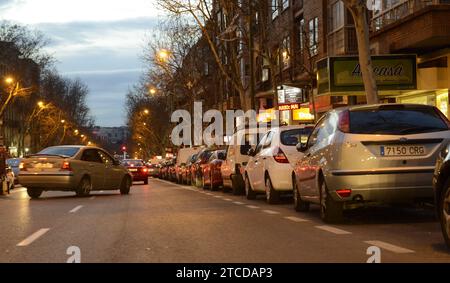 Madrid, 17/02/2015. Traffico e mancanza di parcheggio nella zona di Ventas Alcalá. Foto: Maya Balanya ARCHDC. Crediti: Album / Archivo ABC / Maya Balanya Foto Stock