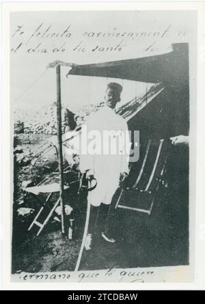 Tifasor (Melilla), 1921. Guerra marocchina. Prima foto del sottotenente Francisco Franco, in un blocco a Kert. La fotografia è dedicata a suo fratello per il suo santo. Crediti: Album / Archivo ABC Foto Stock