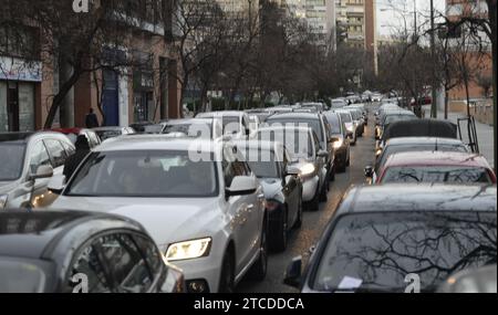 Madrid, 17/02/2015. Traffico e mancanza di parcheggio nella zona di Ventas Alcalá. Foto: Maya Balanya ARCHDC. Crediti: Album / Archivo ABC / Maya Balanya Foto Stock