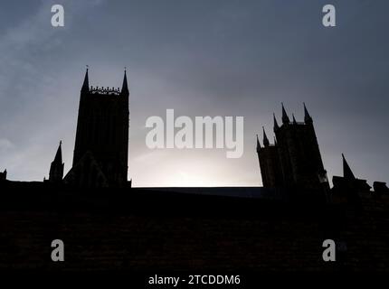 Silhouette of Lincoln Cathedral Towers, Lincoln City, Lincolnshire, Inghilterra, Regno Unito Foto Stock