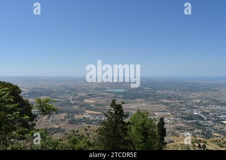 Vista panoramica della provincia di Trapani dalla cima del monte Erice Foto Stock