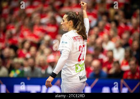 Herning, Danimarca. 11 dicembre 2023. Louise Vinter Burgaard (27) della Danimarca vista durante la partita IHF World Handball Championship 2023 tra Germania e Danimarca al Jyske Bank Boxen di Herning. (Foto: Gonzales Photo - Morten Kjær). Foto Stock