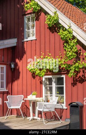 Tradizionali case in legno di colore freddo che fiancheggiano Damstredet a Oslo Foto Stock