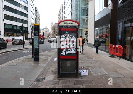 Poster di ostaggi israeliani raffigurati come abbattuti a Londra, Regno Unito. Foto Stock