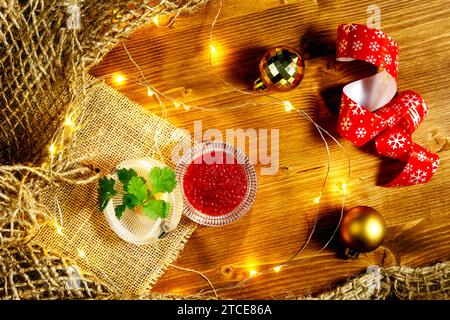 Caviale rosso, prelibatezza, attributi natalizi, Capodanno Foto Stock