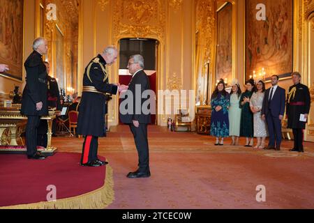 Nooralhaq Nasimi, di Hounslow, fondatore, Afghanistan e Associazione dell'Asia centrale, è nominato membro dell'ordine dell'Impero britannico da re Carlo III al Castello di Windsor, nel Berkshire. L'onore riconosce i servizi ai rifugiati. Data immagine: Martedì 12 dicembre 2023. Foto Stock