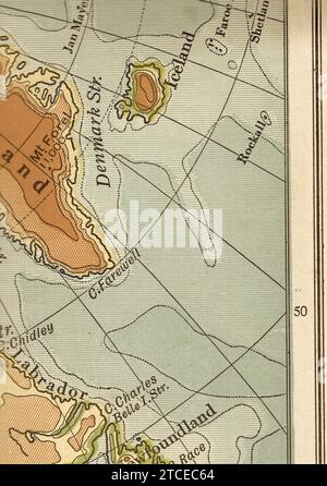 Una mappa geografica d'epoca/antica in seppia che mostra l'Islanda. Foto Stock