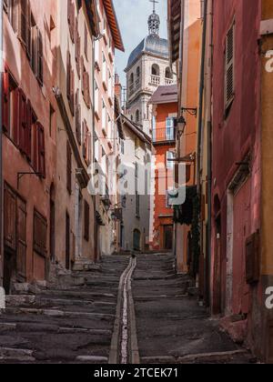 Brianza, Francia - 19 ottobre 2012 - strada nella città vecchia. Foto Stock