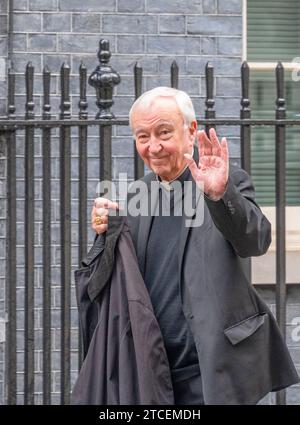 Londra, Regno Unito. 12 dicembre 2023. I leader religiosi arrivano per un incontro al numero 10 di Downing Street. Arcivescovo cattolico di Westminster, sua Eminenza il cardinale Vincent Nichols. Crediti: Phil Robinson/Alamy Live News Foto Stock