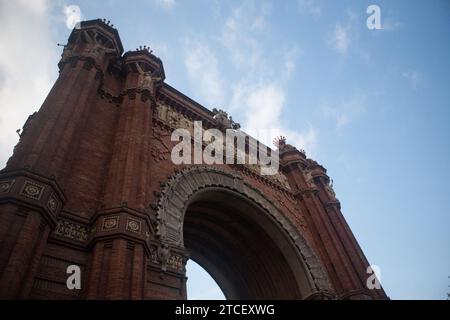 Arc de Triomf (arco di trionfo) a Barcellona. Splendido punto di riferimento e attrazione turistica Foto Stock