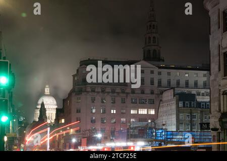 Fleet Street è una strada nel centro di Londra, in Inghilterra Foto Stock