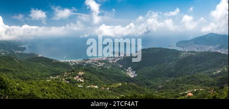 Vista su Becici e Budva in Montenegro Foto Stock