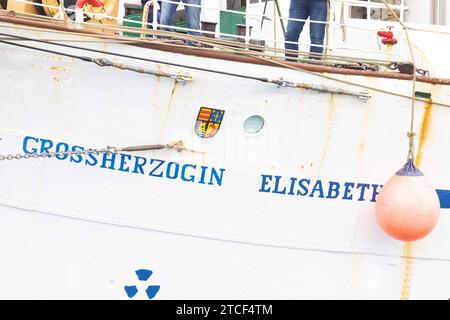 Helgoland, Deutschland 11. Aprile 2023: Segelschiff: Großherzogin Elisabeth im Hafen von Helgoland. Traditioneller Dreimast-Gaffelschoner Schleswig - Holstein *** Helgoland, Germania 11 aprile 2023 nave a vela Granduchessa Elisabeth nel porto di Helgoland tradizionale goletta a tre alberi Schleswig Holstein Copyright: XFotostandx/xFreitagx Foto Stock