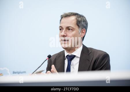 Bruxelles, Belgio. 12 dicembre 2023. Il primo ministro Alexander De Croo, raffigurato durante una conferenza stampa dopo che la ristretta riunione del gabinetto ha raggiunto un accordo sulla distribuzione dei giornali. BELGA PHOTO HATIM KAGHAT Credit: Belga News Agency/Alamy Live News Foto Stock