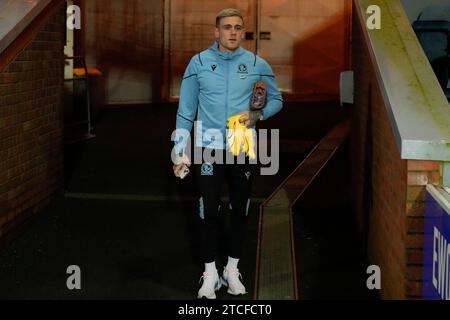 Sammie Szmodics n. 8 del Blackburn Rovers arriva allo stadio prima della partita del campionato Sky Bet Blackburn Rovers vs Bristol City a Ewood Park, Blackburn, Regno Unito, 12 dicembre 2023 (foto di Steve Flynn/News Images) Foto Stock