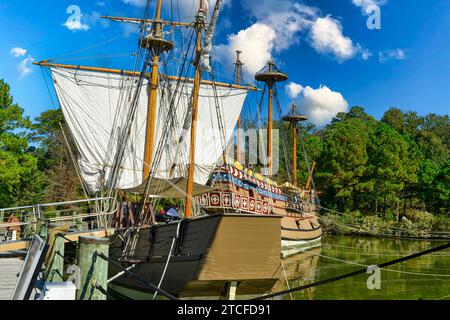 Ricostruzione delle tre navi che portarono i primi coloni americani nel 1607 al Living History Museum, Jamestown Settlement, Virginia Foto Stock