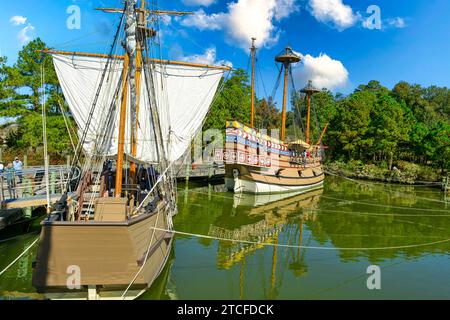 Ricostruzione delle tre navi che portarono i primi coloni americani nel 1607 al Living History Museum, Jamestown Settlement, Virginia Foto Stock