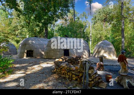 Paspahegh Town indian Huts al Living History Museum, Jamestown Settlement, Virginia Foto Stock