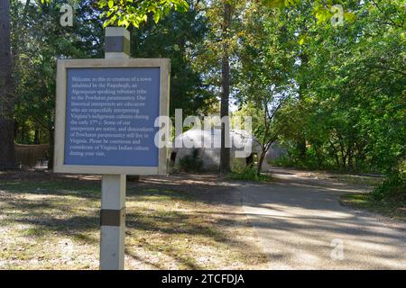 Paspahegh Town indian Huts al Living History Museum, Jamestown Settlement, Virginia Foto Stock