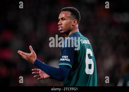 Eindhoven, Paesi Bassi. 12 dicembre 2023. EINDHOVEN, PAESI BASSI - 12 DICEMBRE: Gabriel of Arsenal gestures durante la partita del gruppo B di UEFA Champions League tra PSV e Arsenal al Phillips Stadion il 12 dicembre 2023 ad Eindhoven, Paesi Bassi. (Foto di Rene Nijhuis/Orange Pictures) credito: Orange Pics BV/Alamy Live News Foto Stock