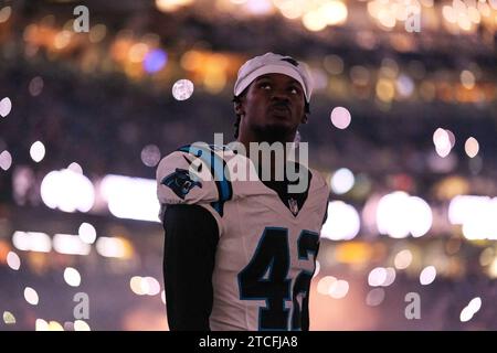 New Orleans, Louisiana, USA. 10 dicembre 2023. Carolina Panthers safety Sam Franklin Jr. Cammina in disparte prima della sua partita contro i New Orleans Saints in una gara di stagione regolare a New Orleans, Louisiana USA, il 10 dicembre 2023. I Saints batterono i Panthers 28-6. (Immagine di credito: © Dan Anderson/ZUMA Press Wire) SOLO USO EDITORIALE! Non per USO commerciale! Foto Stock