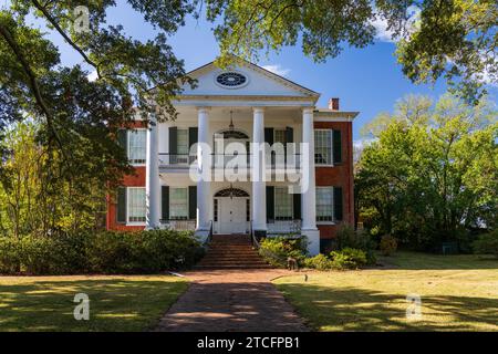Di fronte alla casa storica conosciuta come Rosalie a Natchez, Mississippi Foto Stock