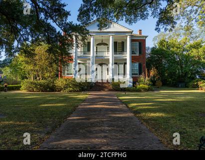 Di fronte alla casa storica conosciuta come Rosalie a Natchez, Mississippi Foto Stock