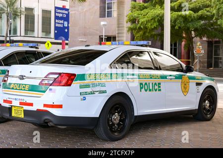 Miami, Florida, USA - 3 dicembre 2023: Auto di pattuglia della polizia gestita dal dipartimento di polizia di Miami-Dade parcheggiata nel centro di Miami Foto Stock