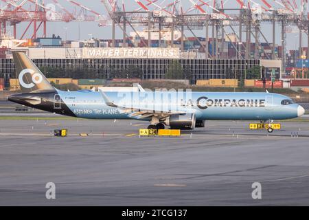 Der Airbus A321-251NX A21N der Fluglinie la compagnie B0 / DJT mit der Registrierung F-HBUZ MSN: 8866 rollt am Flughafen New York Newark Liberty Int l Airport KEWR/EWR. Newark New Jersey Vereinigte Staaten *** l'Airbus A321 251NX A21N della compagnia aerea la compagnie B0 DJT con registrazione F HBUZ MSN 8866 è in rullaggio presso l'Aeroporto Internazionale di New York Newark Liberty KEWR EWR Newark New Jersey Stati Uniti Foto Stock