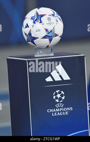 Napoli, Italia. 12 dicembre 2023. Il pallone durante la UEFA Champions League tra SSC Napoli e SC Braga allo stadio Diego Armando Maradona credito: Independent Photo Agency/Alamy Live News Foto Stock