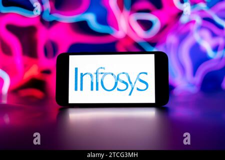 In questa immagine, il logo Infosys viene visualizzato sullo schermo di un telefono cellulare. Foto Stock