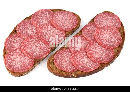 Due panini con salame isolato su sfondo bianco. Foto Stock