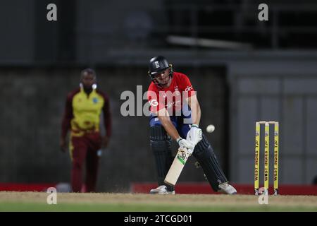 Il capitano dell'Inghilterra Jos Buttler in battuta durante il 1° CG United T20 International match tra le Indie occidentali e l'Inghilterra al Kensington Oval, Bridgetown martedì 12 dicembre 2023. (Foto: Mark Fletcher | mi News) crediti: MI News & Sport /Alamy Live News Foto Stock