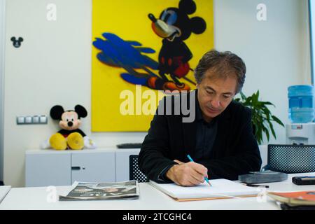 Madrid, 18 novembre 2013. Intervista a Fabrizio Petrossi, artista Disney Fabrizio Petrossi, animatore Disney e uno dei pochi artisti autorizzati a disegnare Topolino foto: Ángel Navarrete .. archdc. Crediti: Album / Archivo ABC / Ángel Navarrete Foto Stock