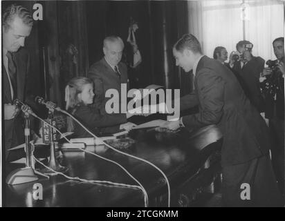 03/31/1973. HRH l'infanta Doña Elena, madrina della sesta promozione dei controllori di circolazione. Crediti: Album / Archivo ABC Foto Stock