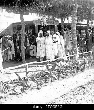 11/30/1917. Alla Fiera di Rabat. Sultan Muley Jusef, con il generale Lyautey, in visita al concorso marocchino. Crediti: Album / Archivo ABC / Louis Hugelmann Foto Stock