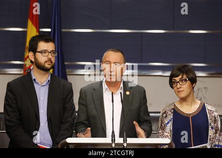 Madrid, 04/26/2016. Conferenze stampa al Congresso dei deputati dei rappresentanti politici dopo il ciclo di contatti con HM The King. Nell'immagine, Joan Baldovi di Compromis, con il "Patto Prado". Foto: Jaime García ARCHDC. Crediti: Album / Archivo ABC / Jaime García Foto Stock