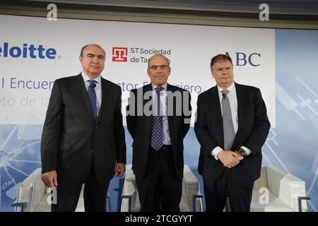 Madrid, 20/04/2016. Secondo giorno della XIII riunione del settore finanziario. Nell'immagine, discussione con Jordi Fontanals, direttore esecutivo di CaixaBank e Fernando Rodríguez Baquero, direttore generale del Banco Popular, moderato da Antonio Crespo. Foto: Jaime García ARCHDC. Crediti: Album / Archivo ABC / Jaime García Foto Stock