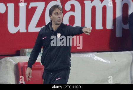 Siviglia, 19/12/2020. Sevilla FC e Real Valladolid match. Giorno 14 del campionato spagnolo. Stadio di Ramón Sánchez Pizjuán. L'arbitro Gil Manzano. Foto: Raúl Doblado. Archsev. Crediti: Album / Archivo ABC / Raúl Doblado Foto Stock