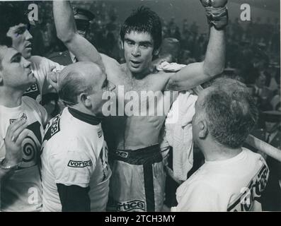 Madrid, 04/29/1971. Nel palazzetto dello sport. Il titolo mondiale di pugilato dei "super pesi welter" stava per passare di mano dal pugile italiano Carmelo Bossi a quello dello spagnolo José Hernández, campione europeo. E' stata dichiarata una lotta nulla. Crediti: Album / Archivo ABC / Manuel Sanz Bermejo Foto Stock