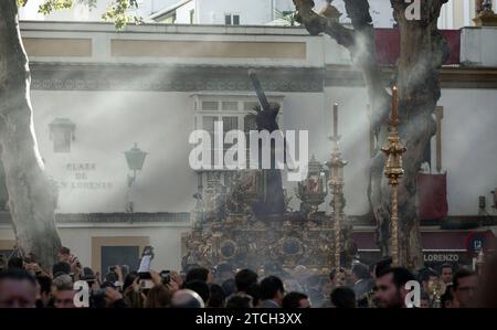 11/04/2014. Siviglia, 11/6/2016.- trasferimento di Jesús del Gran Poder dalla Cattedrale alla sua basilica, San Lorenzo, in una processione unica per essere il giubileo delle confraternite e delle confraternite nell'anno della Misericordia. Foto: Juan Flores Archsev. Crediti: Album / Archivo ABC / Juan Flores Foto Stock